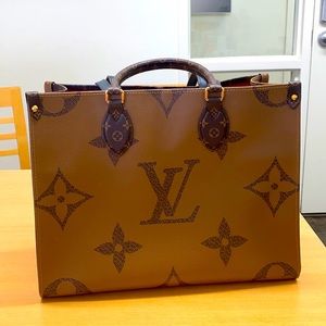 Louis Vuitton AUTHENTIC ONTHEGO MM ICONIC MONOGRAM